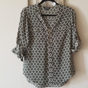 Pretty patterned rolled sleeve top